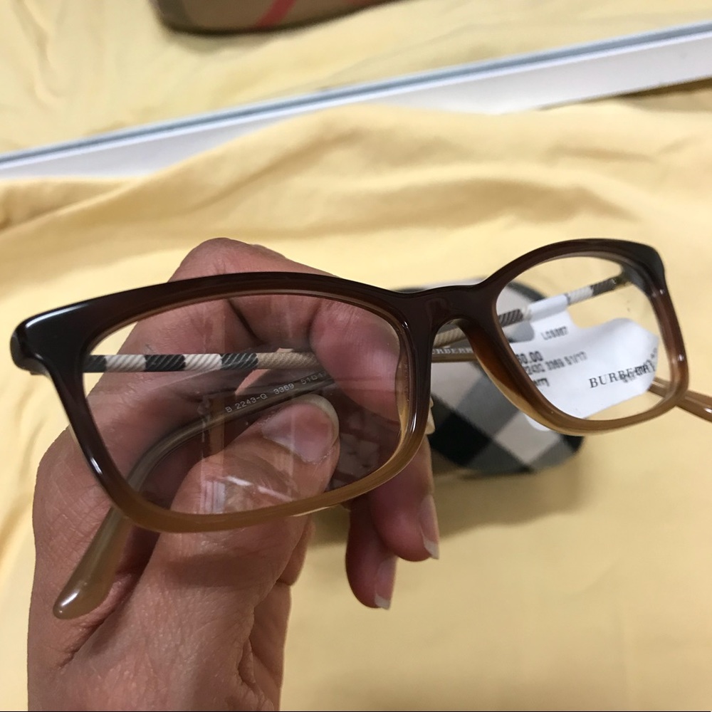 💯 Authentic Burberry eyeglasses frame w/plaid arm - Picture 1 of 7